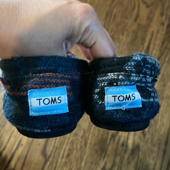 TOMS - Picture 6 of 6